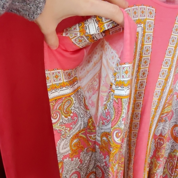 Flowy Patterned Top - Picture 3 of 3